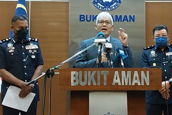 Sabah party president nabbed over fake IC syndicate: Hamzah 