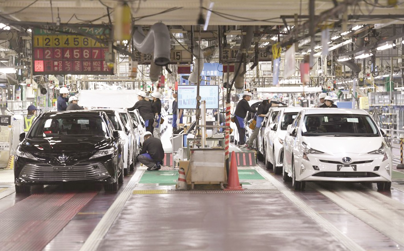 Toyota ups forecast despite profit slump