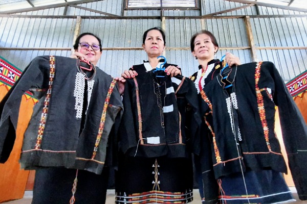 Kota Belud teachers take initiative to preserve 100-year-old Dusun Tindal garment