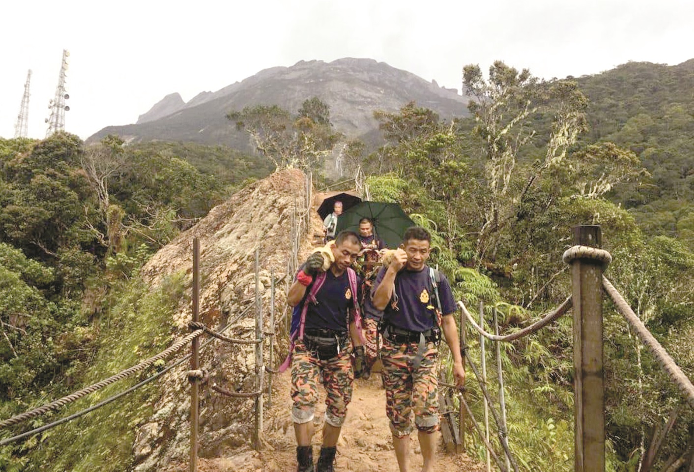 Mosar bantu wanita sesak nafas ketika daki Gunung Kinabalu
