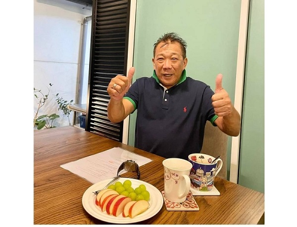 Bung takes selfie with thumbs up to dispel rumours he is ill