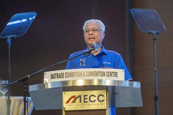 Prime Minister Datuk Seri Ismail Sabri Yaakob delivers his speech during the Special Assembly with The National Union of the Teaching Profession at the Matrade Exhibition & Convention Centre in Kuala Lumpur October 1,2022. (Malay Mail pic)