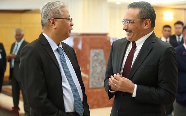 'Ismail, Hishammuddin in Cabinet politically unwise'