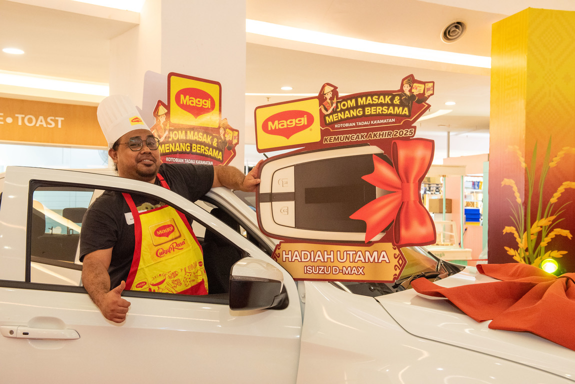 Awang Hisham brought home brand new Isuzu D-Max.