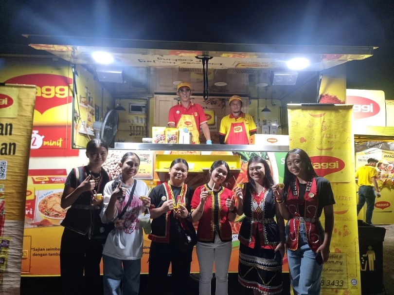 Visitors are seen enjoying the Nasi Goreng Daun Pucuk Ubi cooked with MAGGI® CukupRasa™