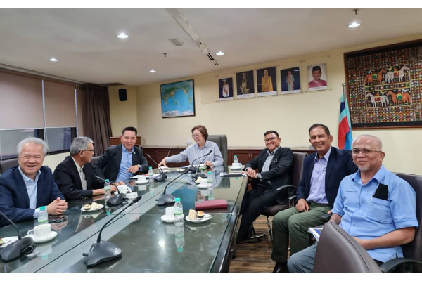 Own MM2H displays economic leadership