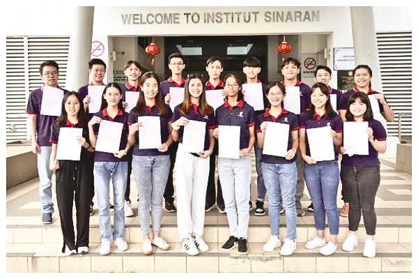Sinaran celebrates excellent A Level exam results
