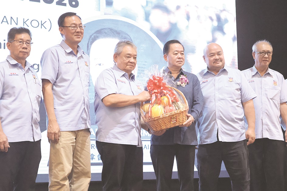 Kian Kok hosts education fair, urges students to prepare for AI-driven future