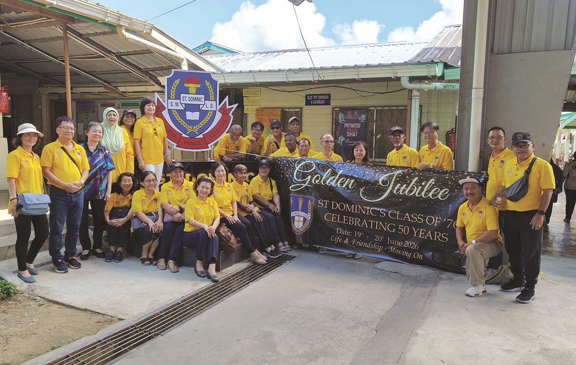 Class of 1976 returns to Lahad Datu school