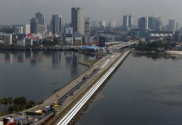 Singapore to tighten Malaysia border measures due to Covid-19 spike