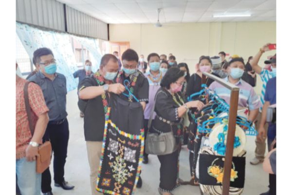 Tackling Tenom poverty via traditional products