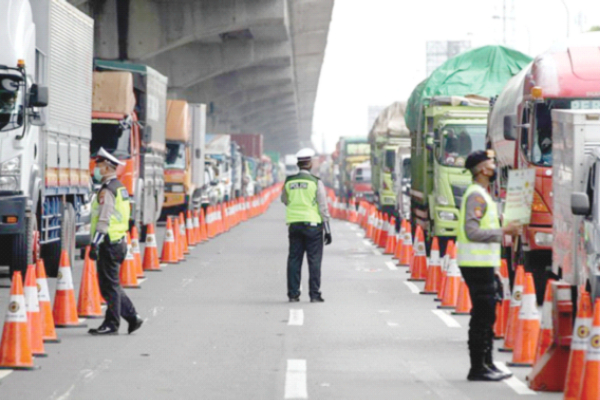 Eid al-Fitr homecoming travel ban: Indonesian police turn back 70,000 vehicles