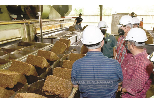 Mahdzir: Floor price of scrap rubber needs to be increased