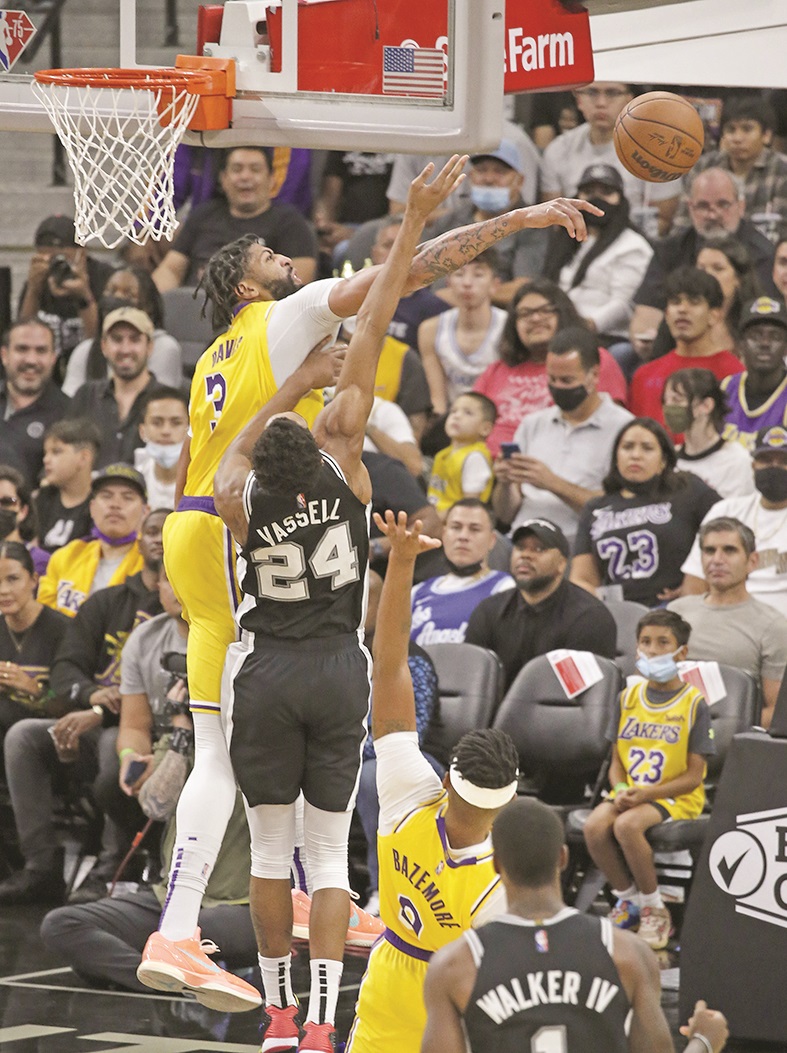 Lakers win while Warriors stay unbeaten
