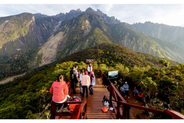 Tourist guides promote Sabah globally through virtual tours 