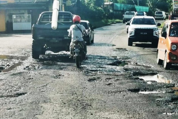 Jangka hayat luput, jentera lebih muatan punca jalan di Sabah kerap rosak