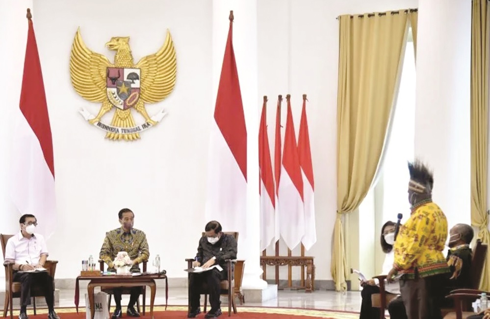 Widodo meets Papua officials on autonomous regions