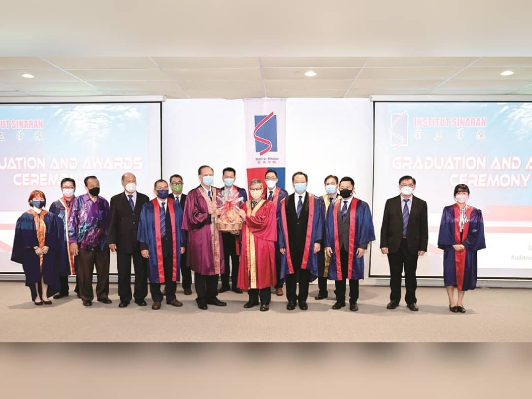 Institut Sinaran graduation ceremony