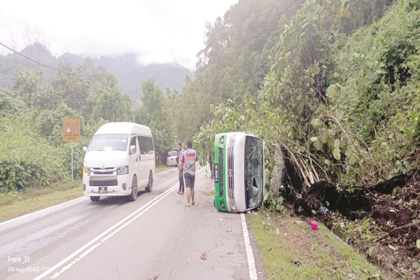 Warga Indonesia tewas, banyak yang terluka dalam kecelakaan van turis |  Harian Ekspres Online