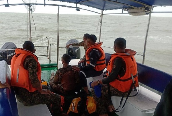 7 military personnel rescued after patrol boat capsized off Sandakan