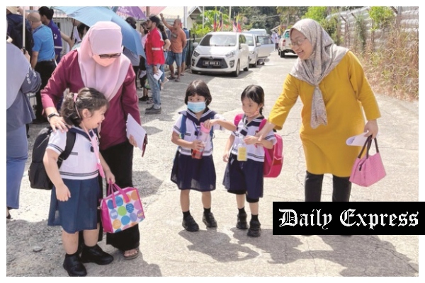 494,059 students in Sabah begin new academic session