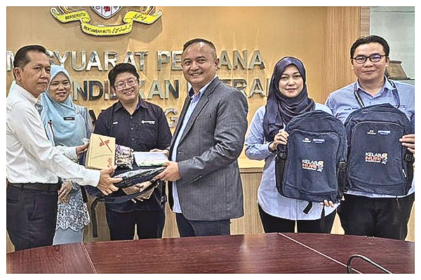 School uniforms for 652 students