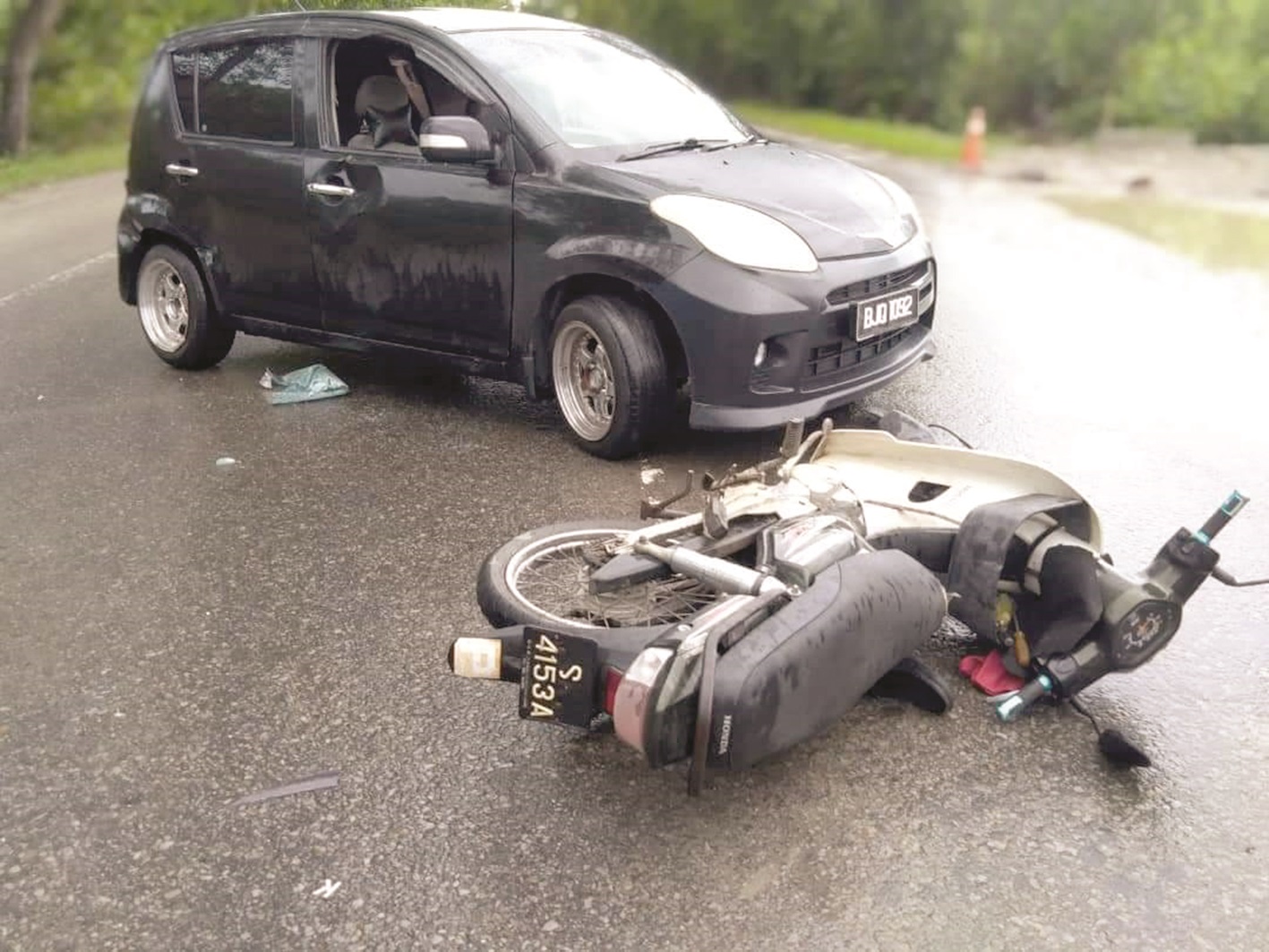 Snatch thieves end up losing motorcycle