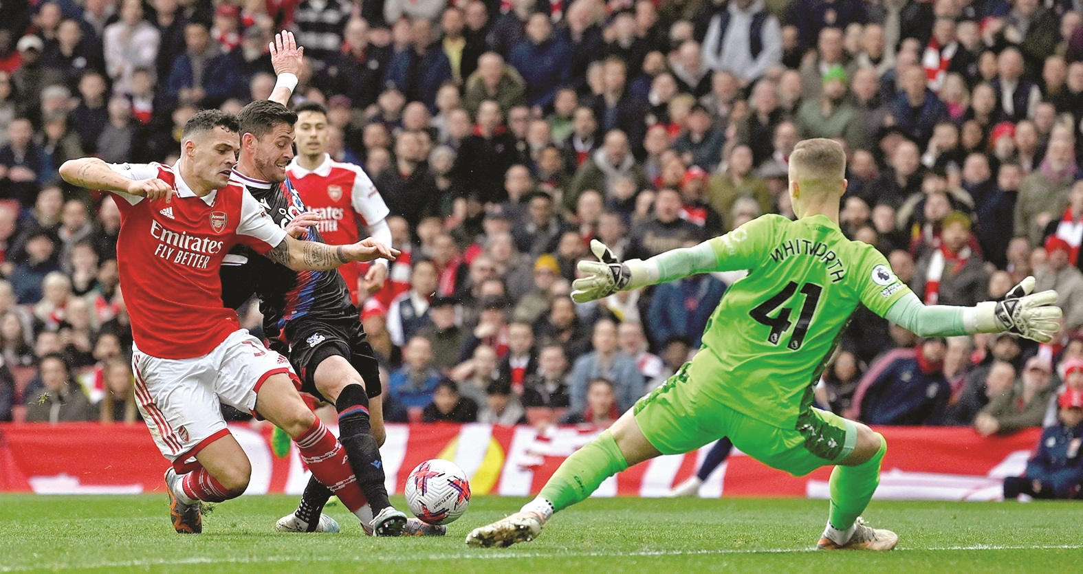 Rampant Arsenal move eight points clear