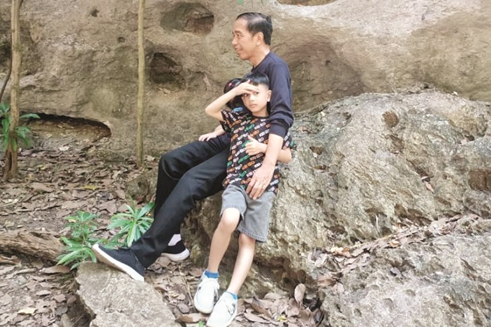 Jokowi praises beauty of Labuan Bajo’s Batu Cermin Cave