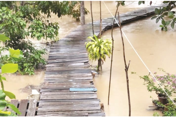 Sipitang villagers want wooden walkway replaced