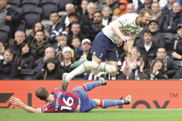 Spurs boss backs Kane criticisms of club culture