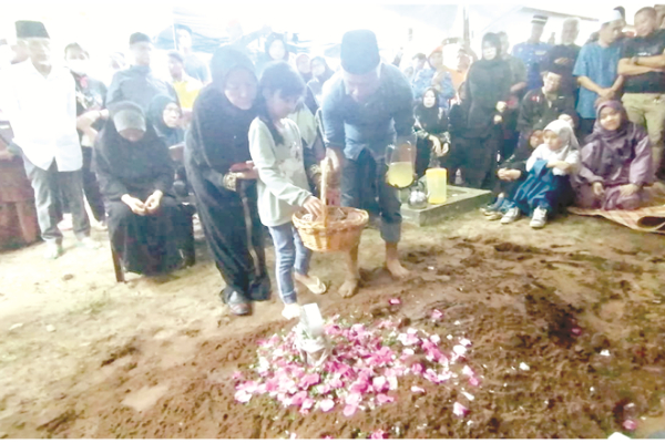 Everest climber laid to rest in Papar