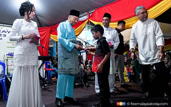 Come sign ‘Malay Proclamation’, Mahathir urges Malay voters