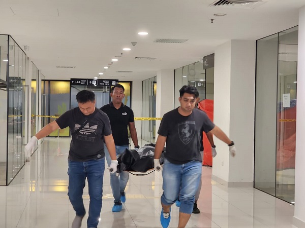 Young woman dies after being stabbed by ex-fiancé inside KK shopping mall