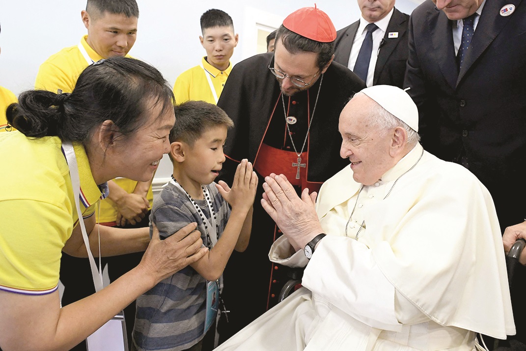 Be ‘good citizens’, Pope tells Chinese Catholics