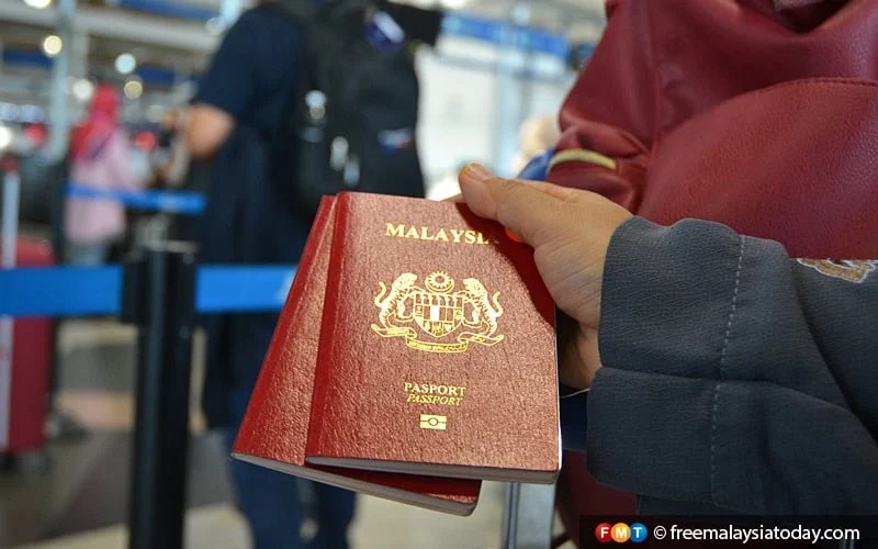 Wan Junaidi gives thumbs down to 10-year passport idea