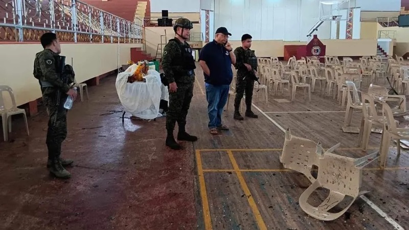 Suspected bomb blast kills at least 4 Christian worshippers during Mass in southern Philippines