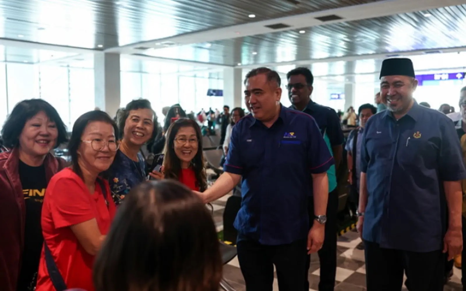 Malaysia opens doors to Thai tourist buses