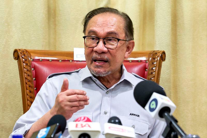  Anwar clarifies status of ex-Sabah Ports staff