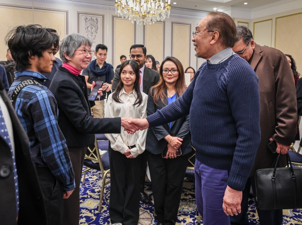 Prime Minister Anwar meets Malaysian diaspora in Belgium