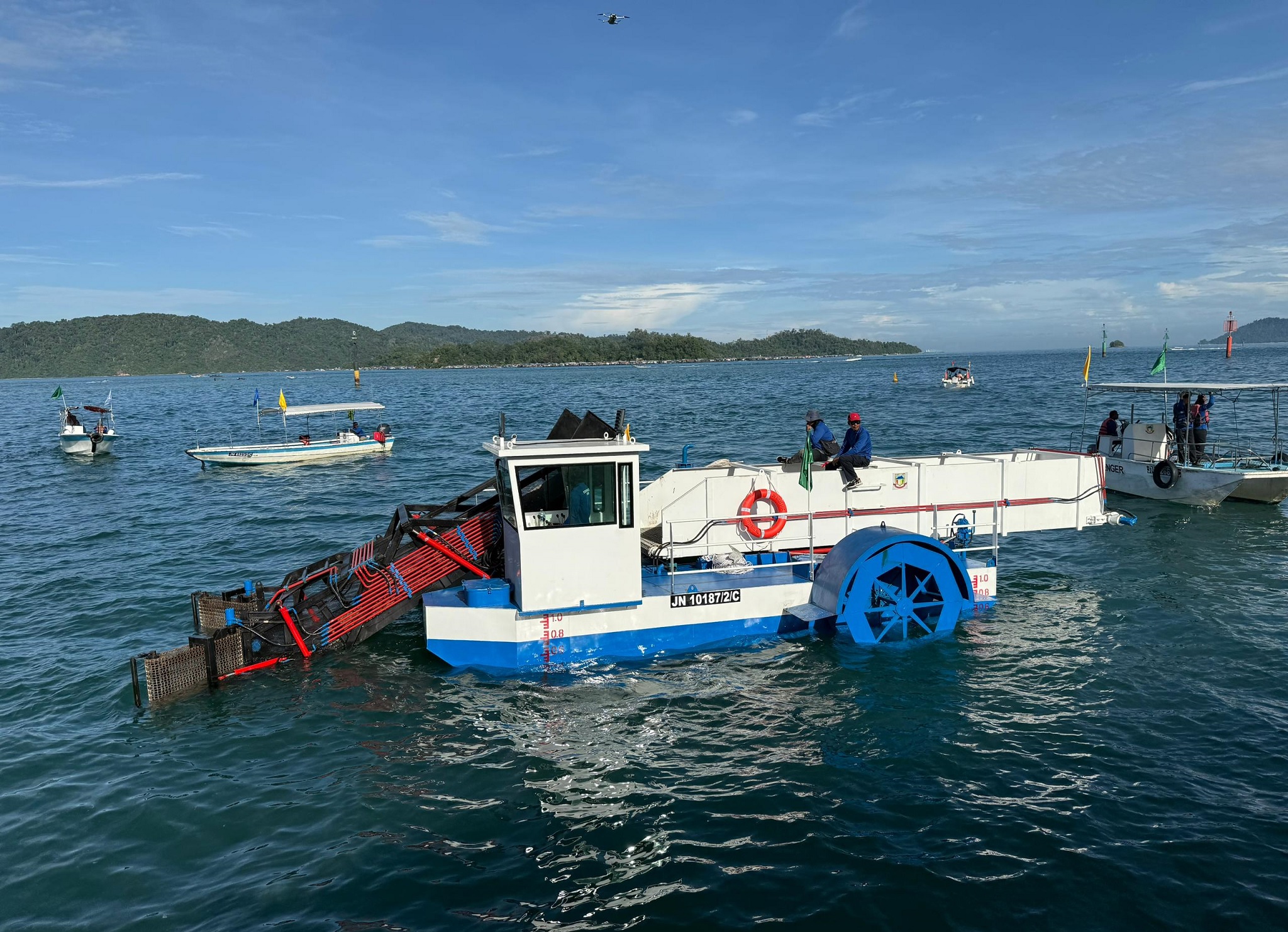 Sea clean-up goes hi-tech