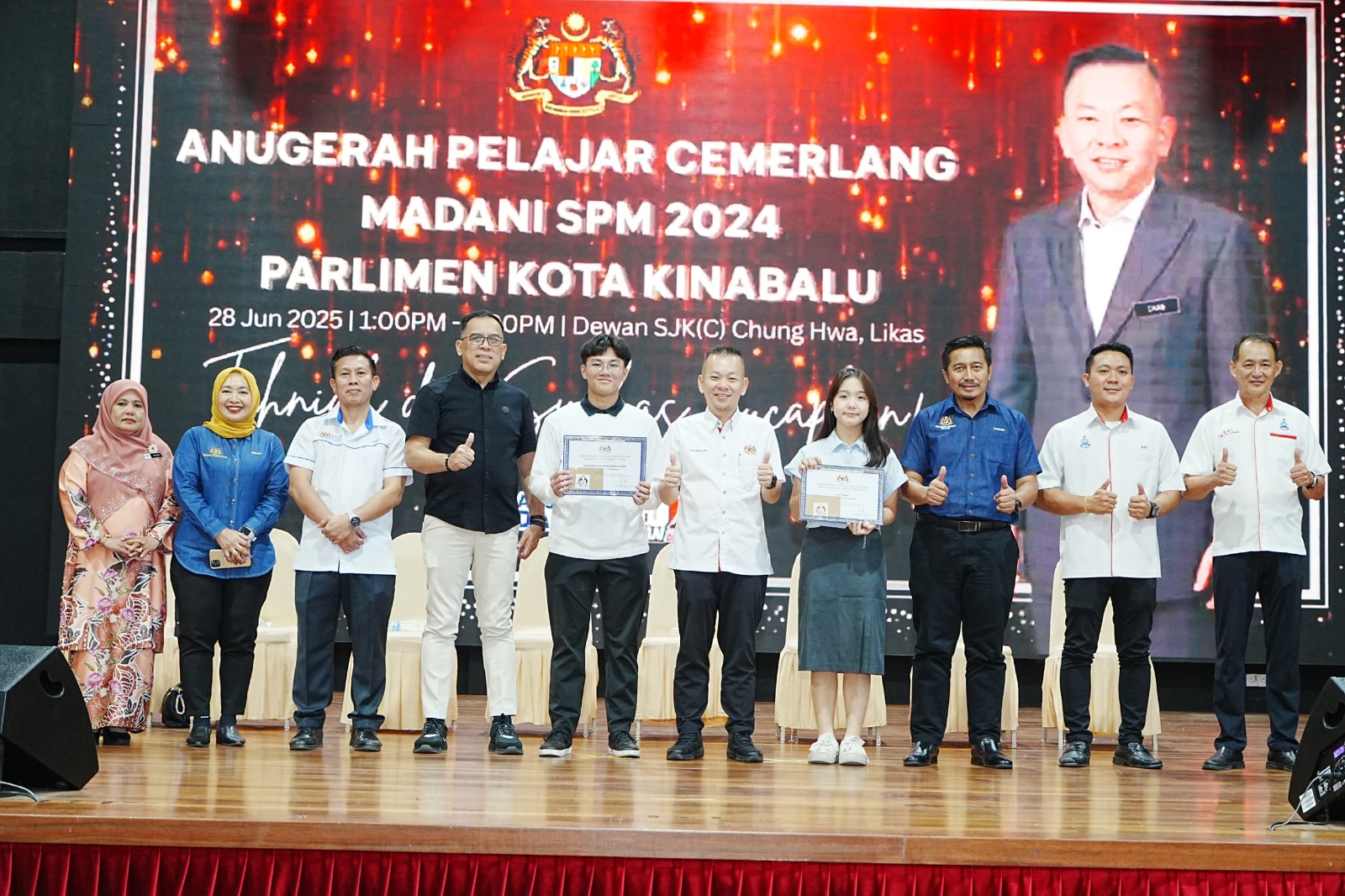 Chan Foong Hin rewards 367 top SPM achievers with over RM100,000