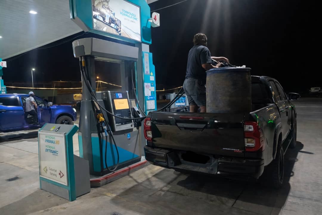 KPDN seizes 1,000 litres of diesel, arrests two men