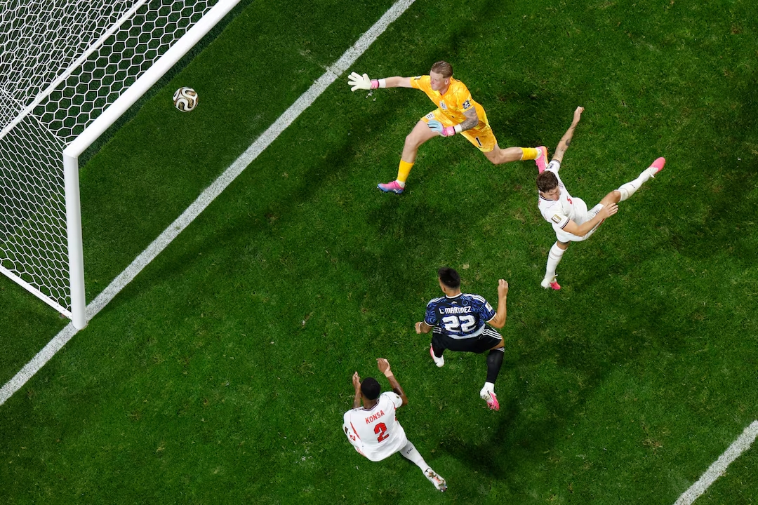 Argentina snatch victory to book Spain showdown