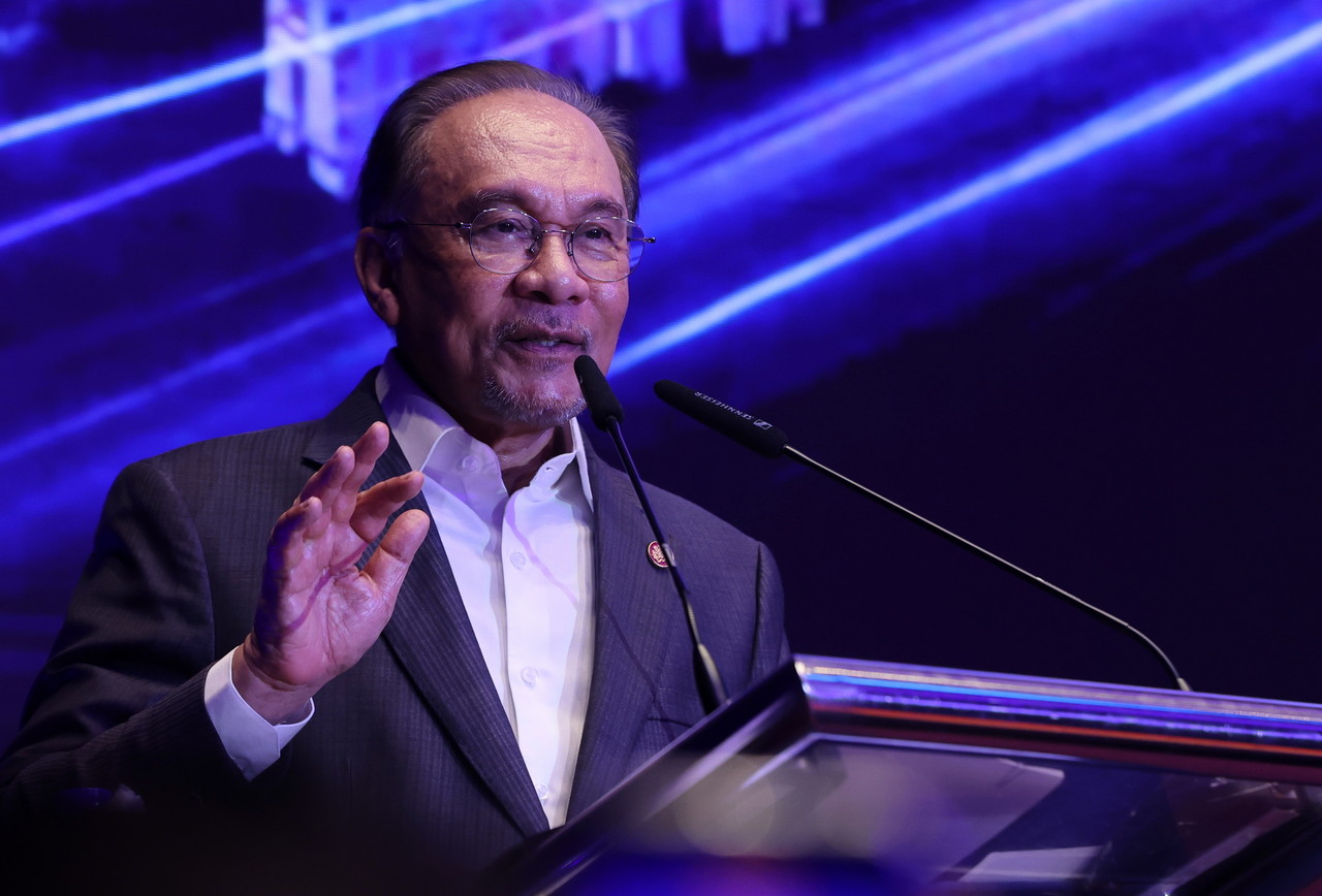 Govt' offers free AI software access and subscriptions for youth