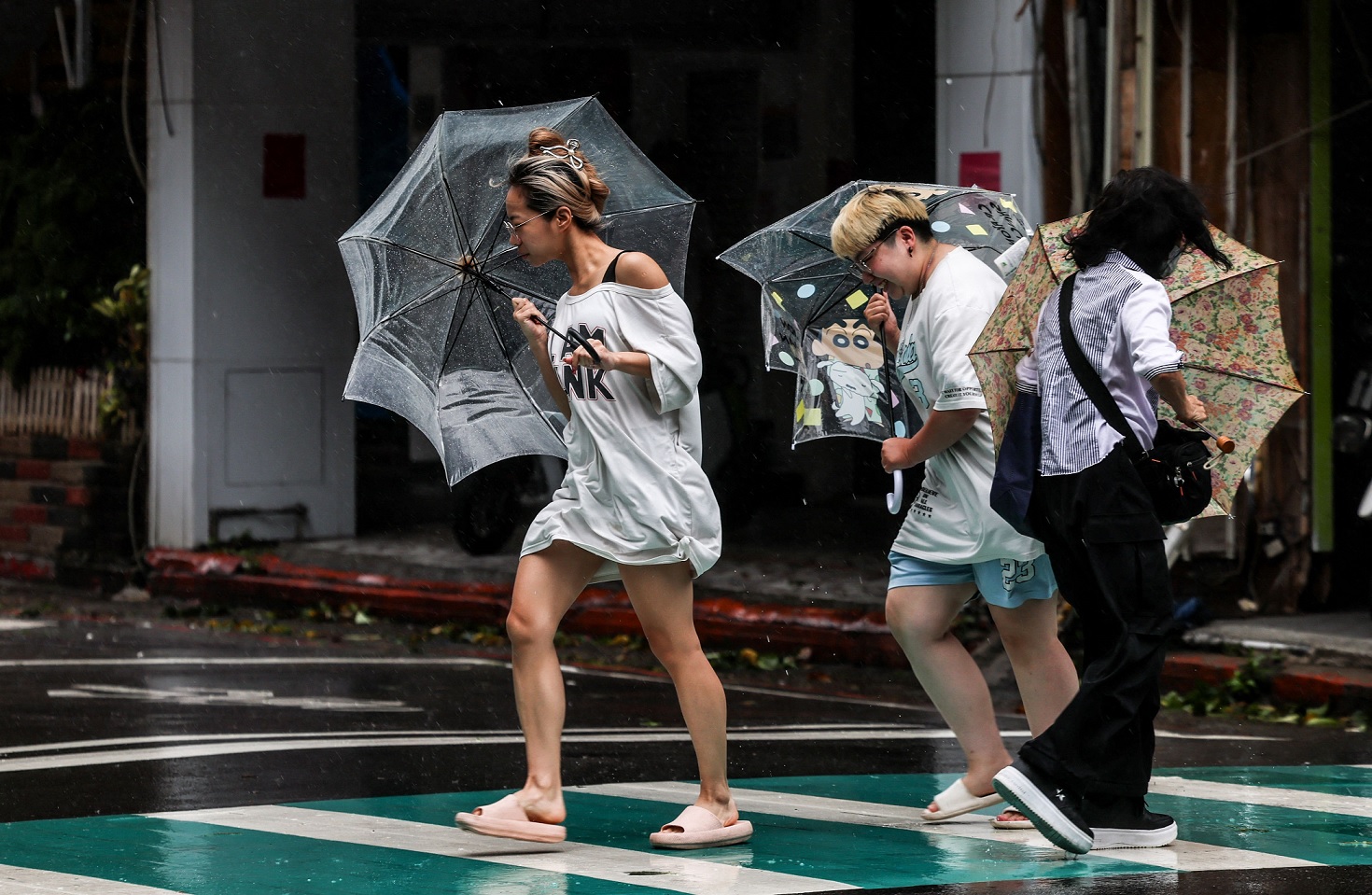 Typhoon Bavi: Nearly 2 million flee in China 