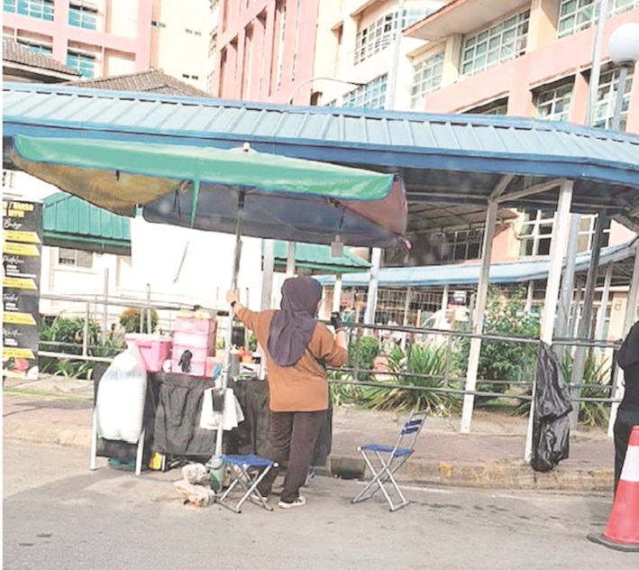 Fined for blocking Hospital Queen Elizabeth entrance