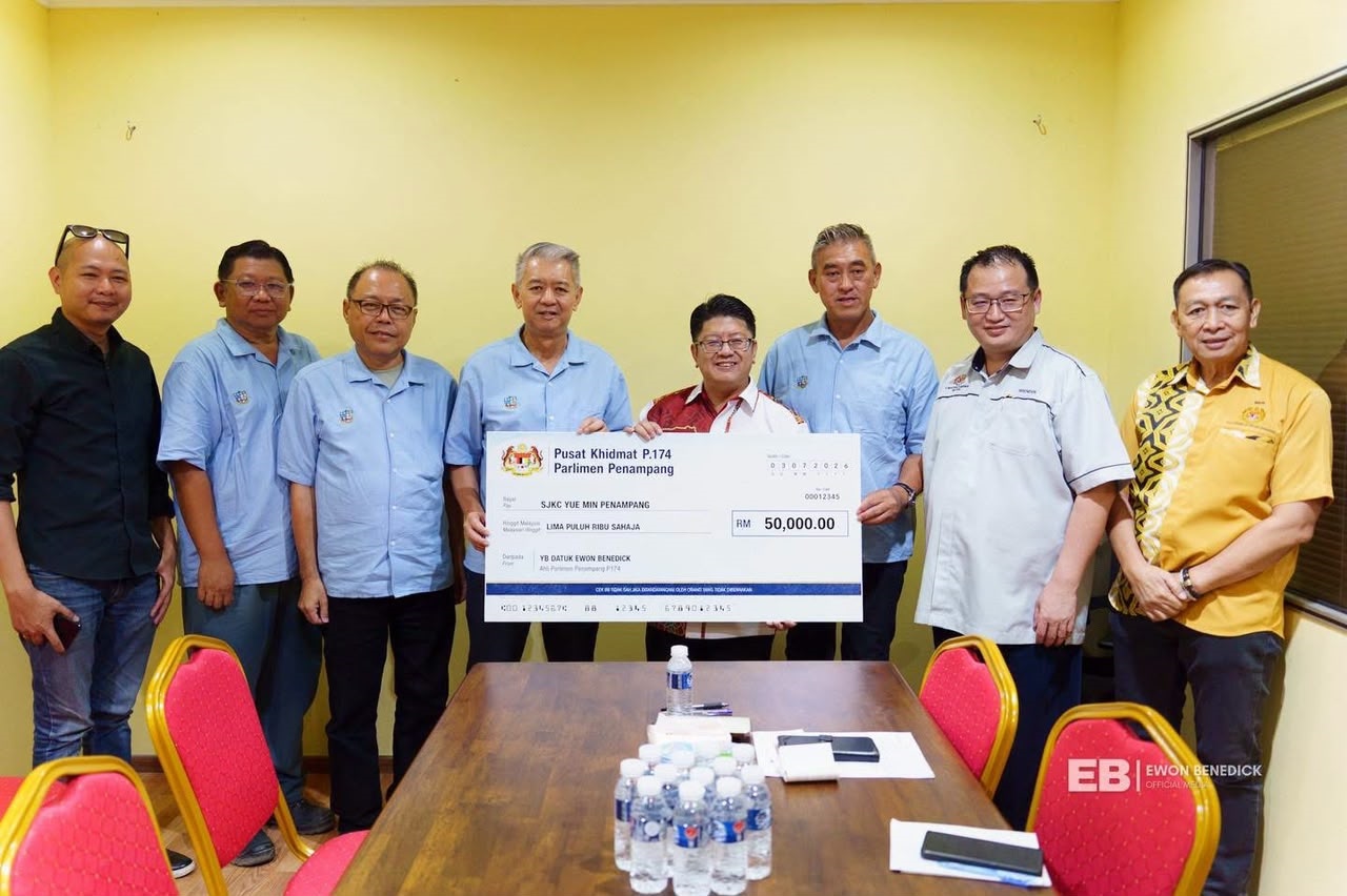 MP contributes RM87,000 to Penampang school, churches
