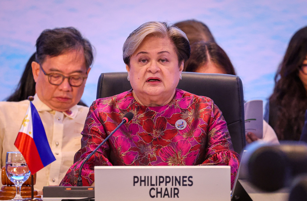 Asean ministers open Manila meeting with call for unity