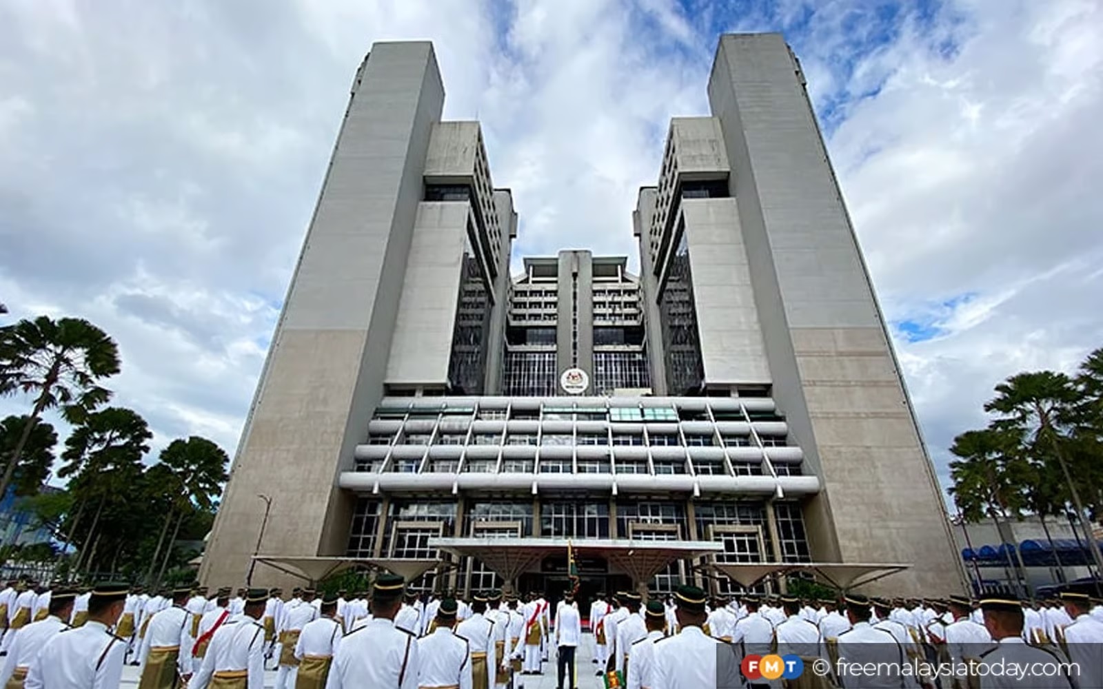 Defence awareness tour strengthens Banggi folks